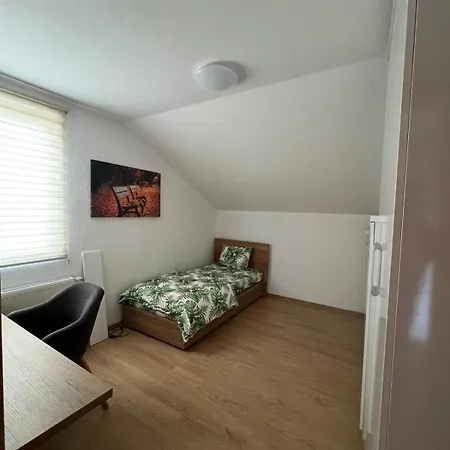 Jasmina Villa *